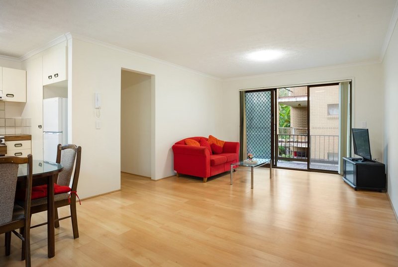 Photo - 4/23 Australia Ave , Broadbeach QLD 4218 - Image 6