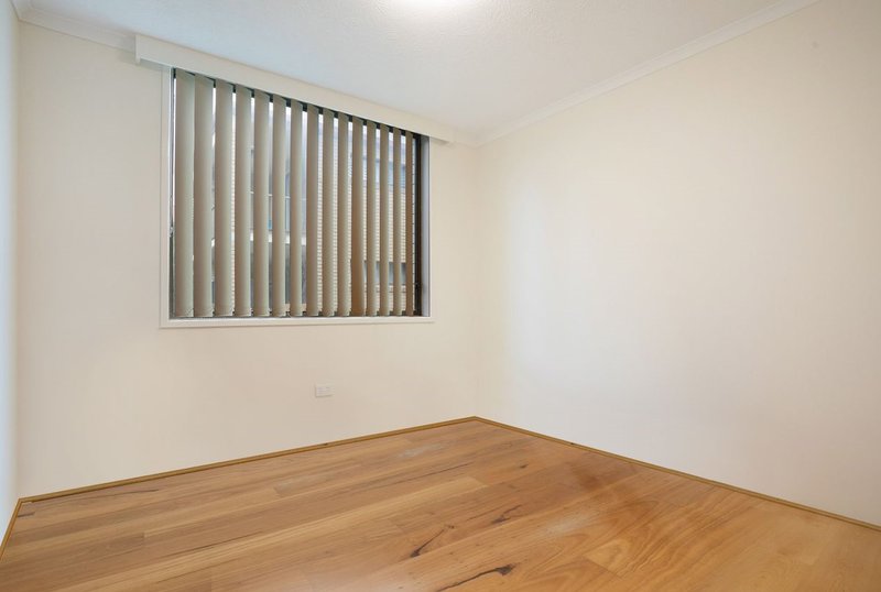 Photo - 4/23 Australia Ave , Broadbeach QLD 4218 - Image 7