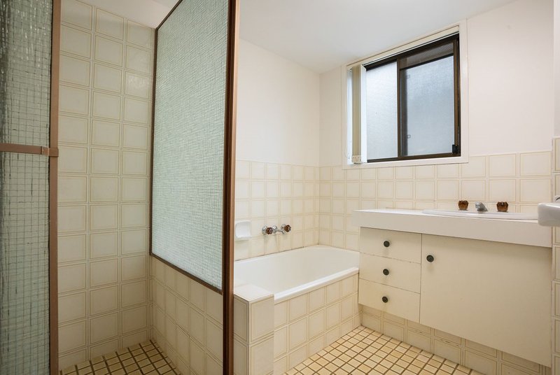 Photo - 4/23 Australia Ave , Broadbeach QLD 4218 - Image 8