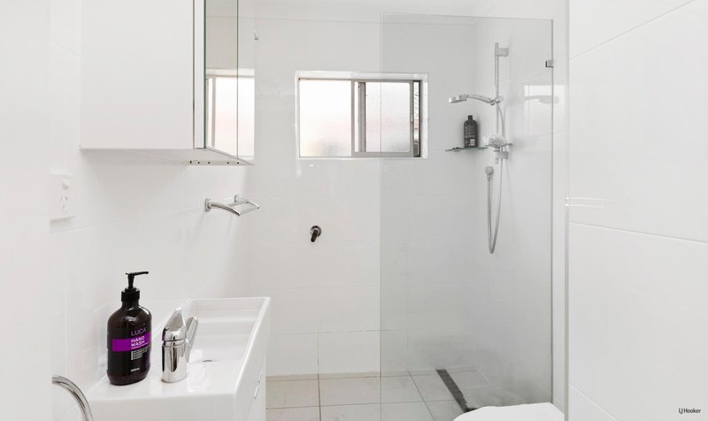Photo - 4/23 Darrambal Street, Surfers Paradise QLD 4217 - Image 4