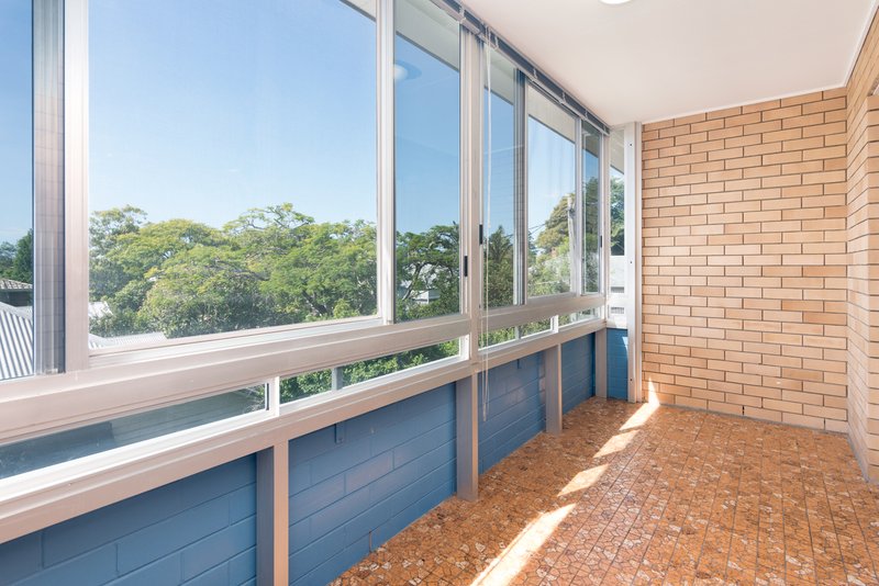 Photo - 4/23 Denham Street, Clayfield QLD 4011 - Image 2