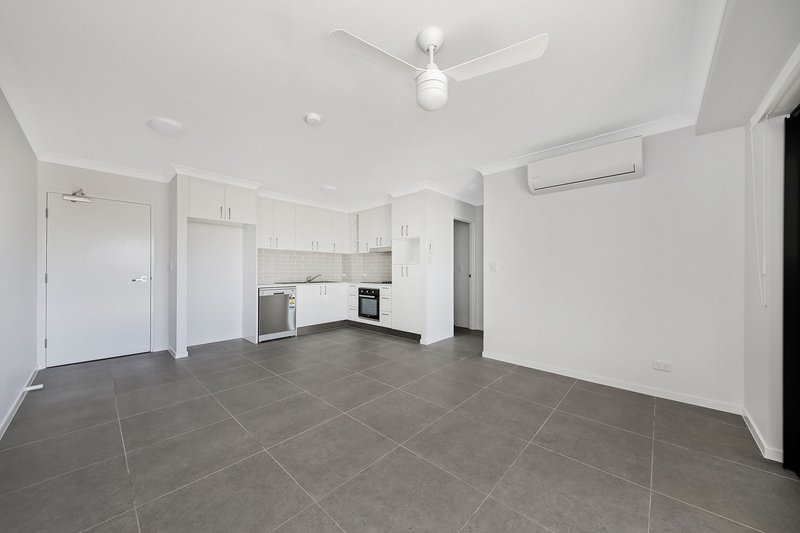 Photo - 4/23 Minnie Street, Southport QLD 4215 - Image 8