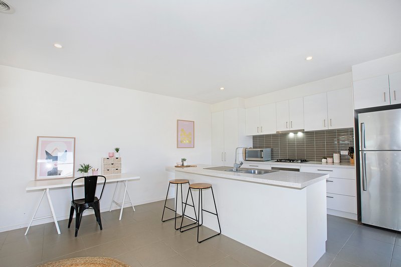 Photo - 4/23 Torquay Road, Belmont VIC 3216 - Image 2