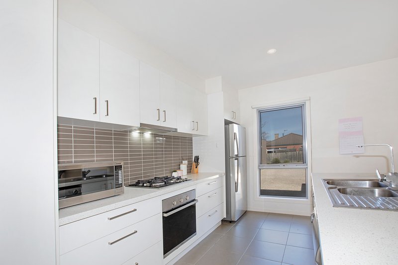 Photo - 4/23 Torquay Road, Belmont VIC 3216 - Image 3