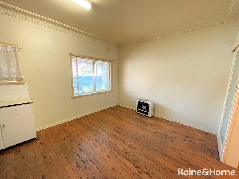 Photo - 4/23 Tucker Street, Turvey Park NSW 2650 - Image 3