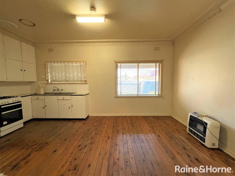 Photo - 4/23 Tucker Street, Turvey Park NSW 2650 - Image 4