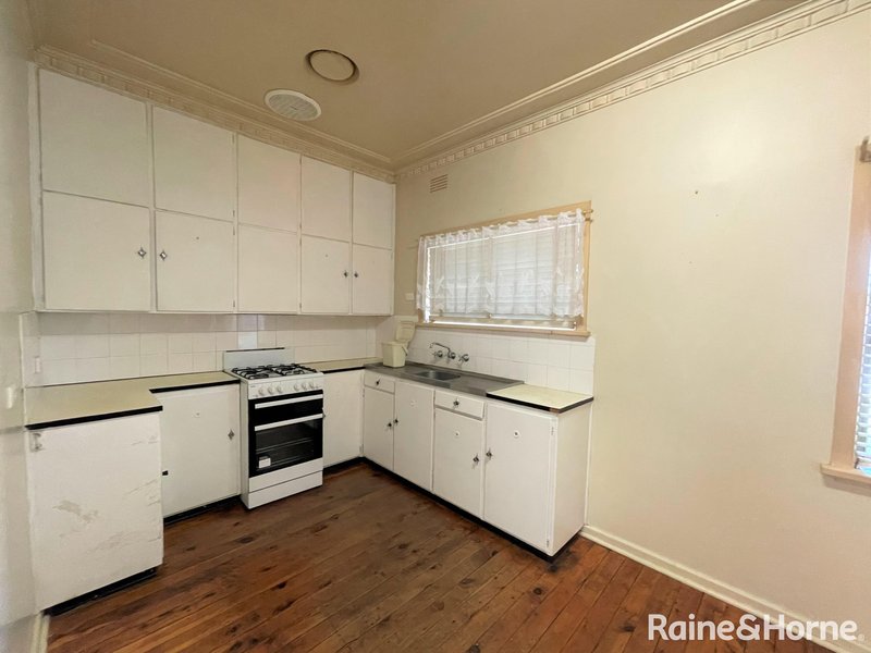 Photo - 4/23 Tucker Street, Turvey Park NSW 2650 - Image 5