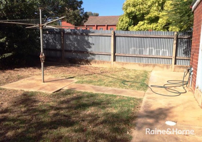 Photo - 4/23 Tucker Street, Turvey Park NSW 2650 - Image 8