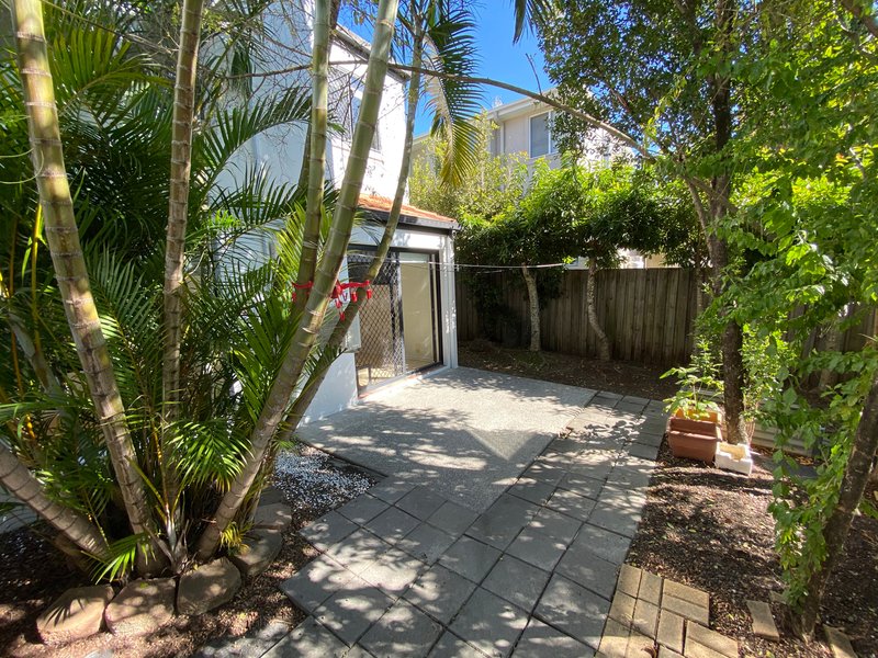 Photo - 4/232 Queen Street, Southport QLD 4215 - Image 9