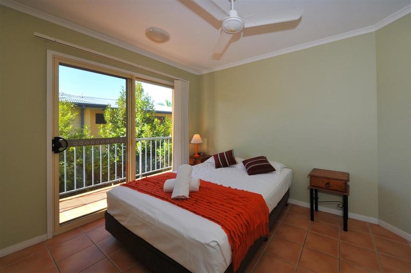 Photo - 4/24 Beach Road, Cannonvale QLD 4802 - Image 5