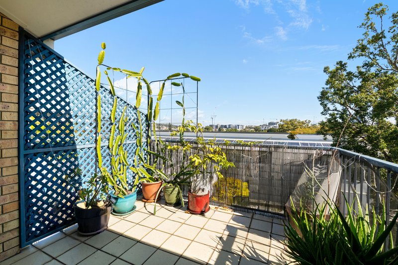 Photo - 4/24 Eighth Avenue, Coorparoo QLD 4151 - Image 9