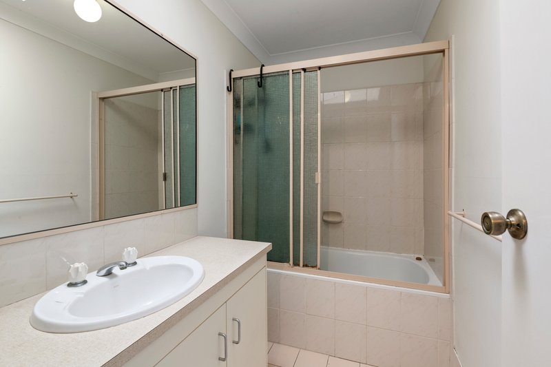 Photo - 4/24 Eighth Avenue, Coorparoo QLD 4151 - Image 11