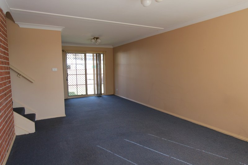 Photo - 4/24 Gunsynd Avenue, Casula NSW 2170 - Image 2