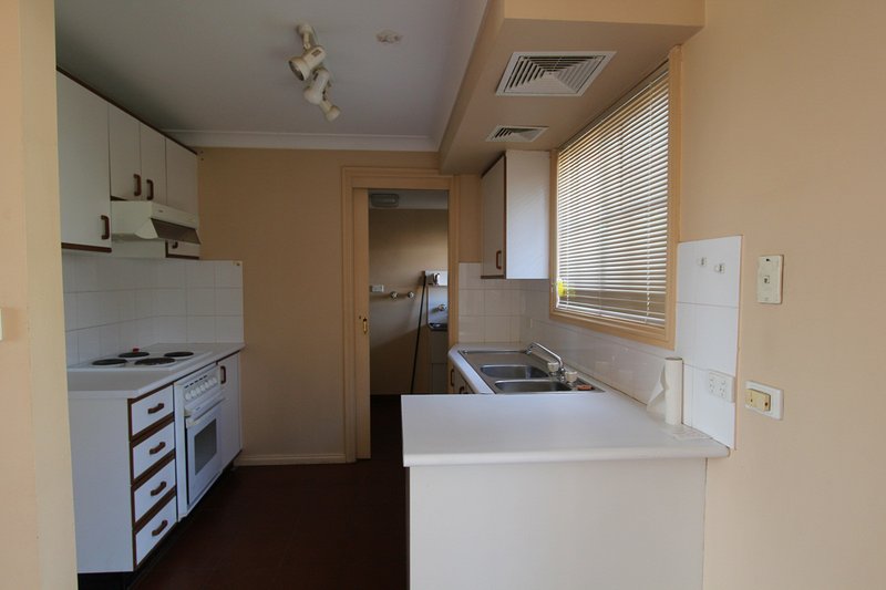 Photo - 4/24 Gunsynd Avenue, Casula NSW 2170 - Image 6