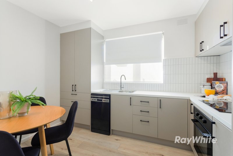 Photo - 4/24 Lillimur Road, Ormond VIC 3204 - Image 5