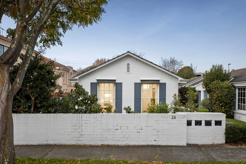 Photo - 4/24 St Johns Avenue, Mont Albert VIC 3127 - Image 1