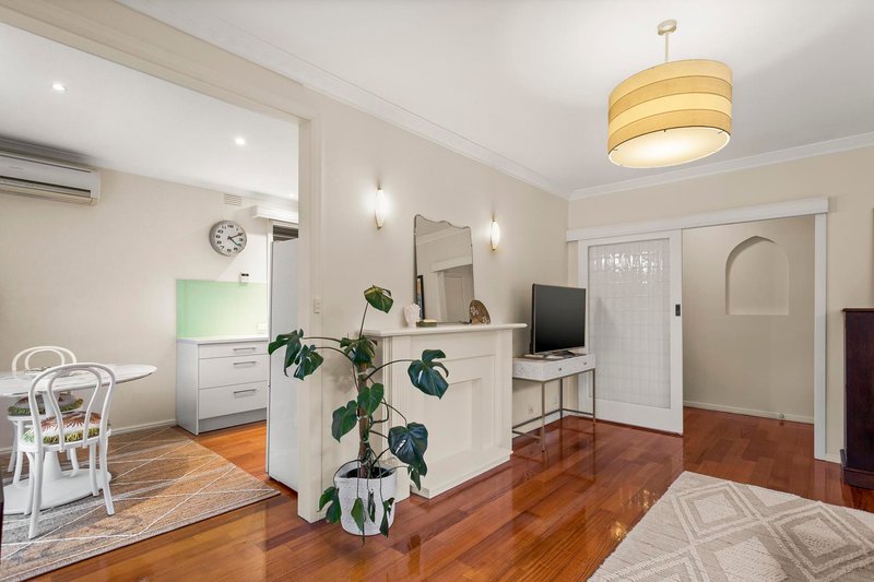 Photo - 4/24 St Johns Avenue, Mont Albert VIC 3127 - Image 3