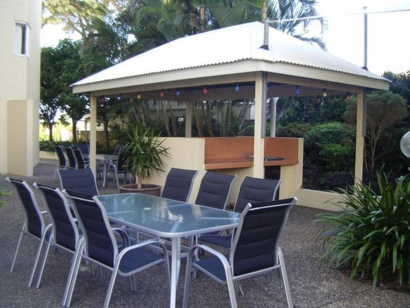 Photo - 42/484-488 Marine Parade, Biggera Waters QLD 4216 - Image 10