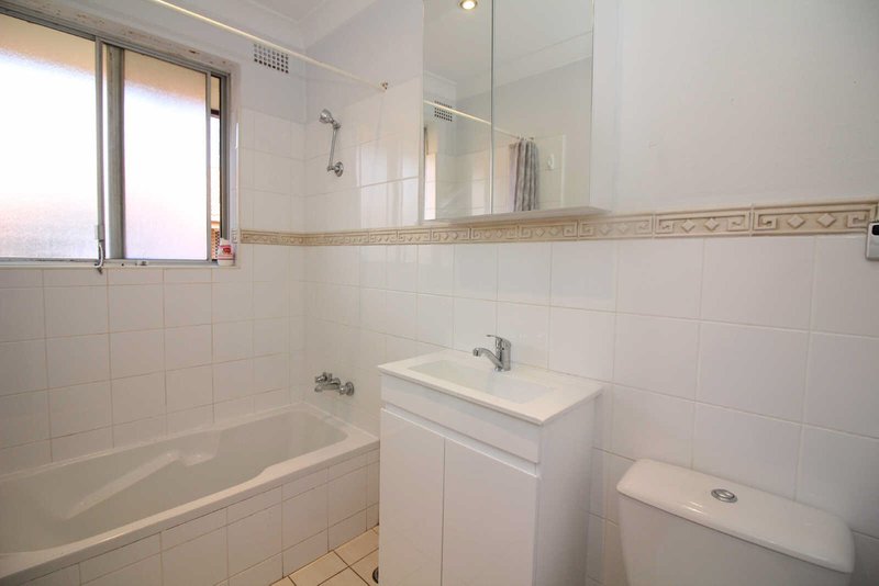 Photo - 4/25 Addlestone Road, Merrylands NSW 2160 - Image 5