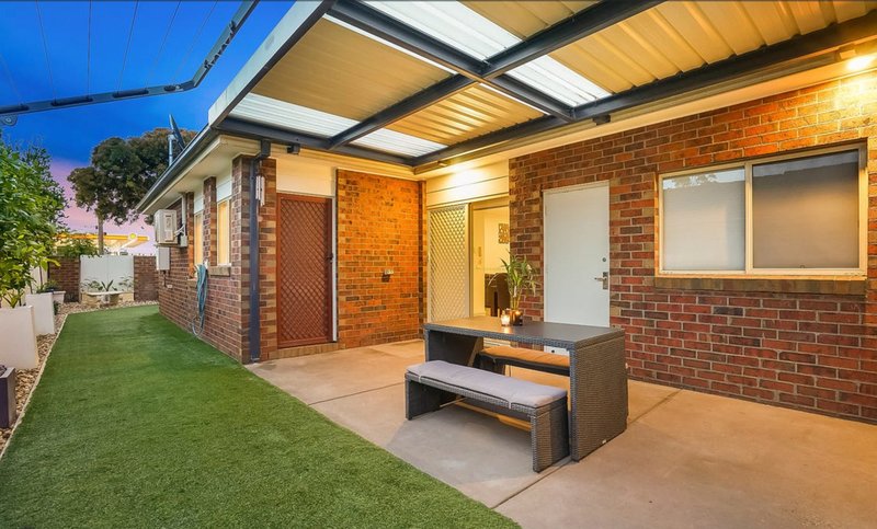 Photo - 4/25 Ailsa Street South, Altona Meadows VIC 3028 - Image 2