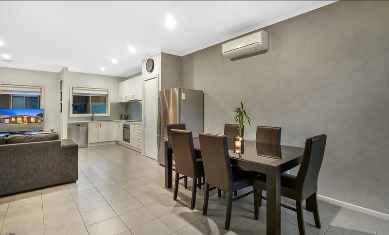 Photo - 4/25 Ailsa Street South, Altona Meadows VIC 3028 - Image 6