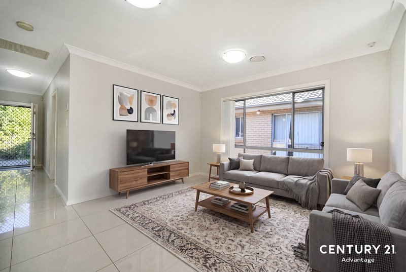 Photo - 4/25 Carinya Road, Girraween NSW 2145 - Image 2