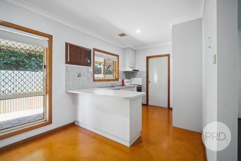 Photo - 4/25 Darri Street, Glenfield Park NSW 2650 - Image 3