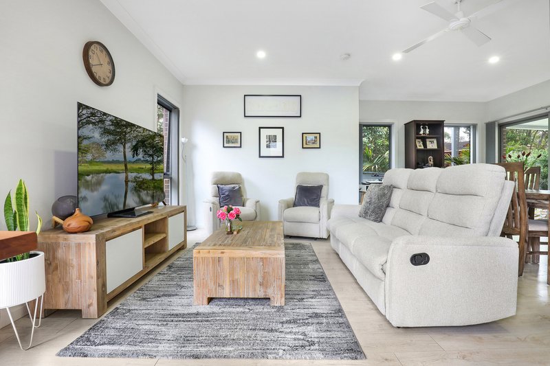 Photo - 4/25 Devonshire Crescent, Oak Flats NSW 2529 - Image 2