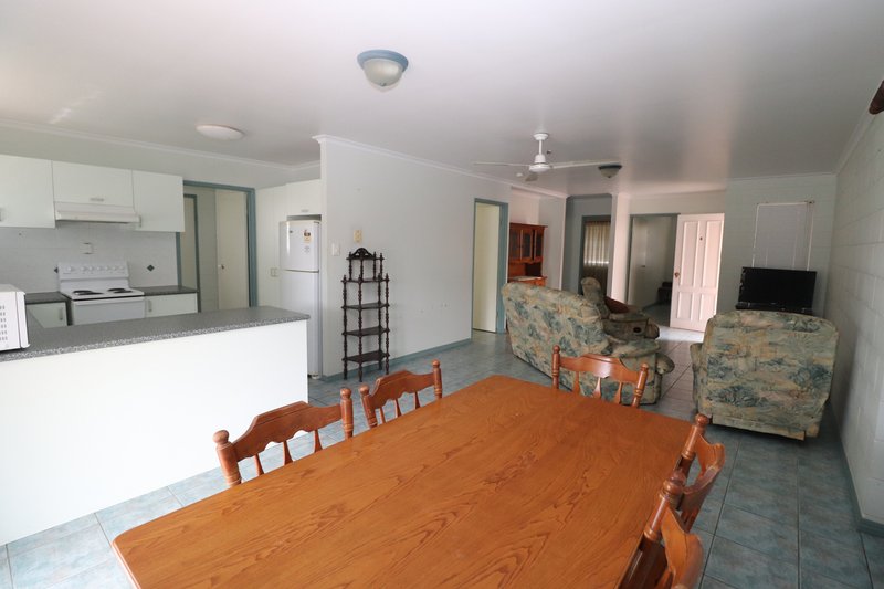 Photo - 4/25 Mcilwraith Street, Ingham QLD 4850 - Image 4