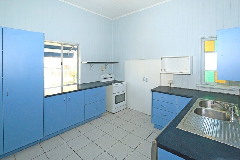 Photo - 426 Campbell Street, Depot Hill QLD 4700 - Image 4