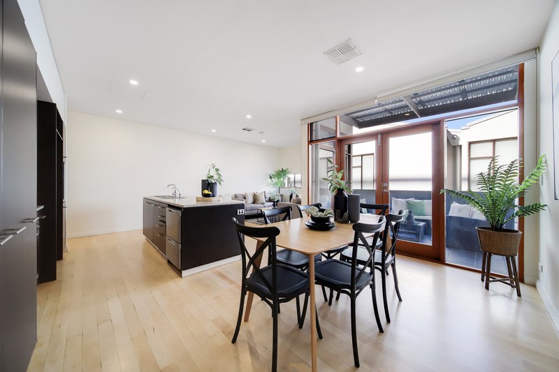 Photo - 4/26 Gilles Street, Adelaide SA 5000 - Image 2