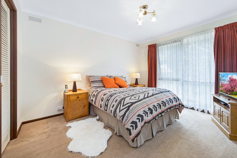 Photo - 4/26 Jonathan Avenue, Burwood East VIC 3151 - Image 5