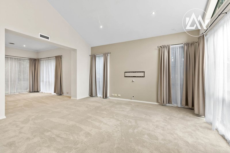 Photo - 4/26 Pepperbush Crescent, Langwarrin VIC 3910 - Image 5