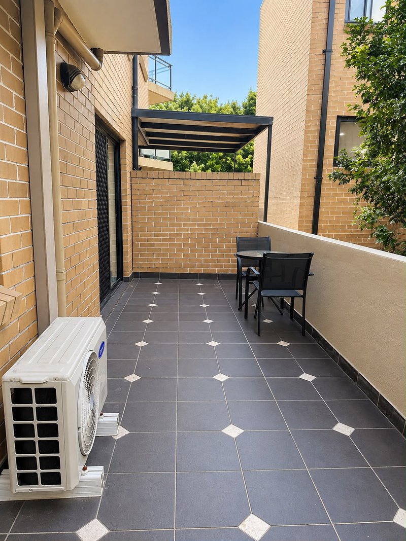 Photo - 4/26 Pitt Street, Parramatta NSW 2150 - Image 4