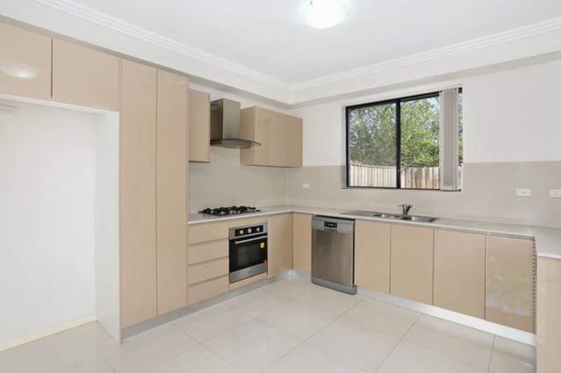 Photo - 4/26 Rosebery Road, Guildford NSW 2161 - Image 2