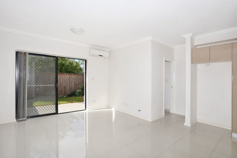 Photo - 4/26 Rosebery Road, Guildford NSW 2161 - Image 5