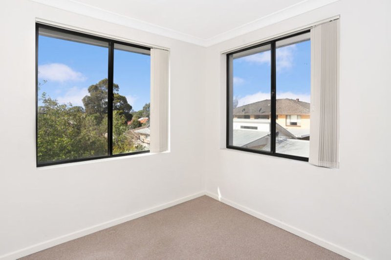 Photo - 4/26 Rosebery Road, Guildford NSW 2161 - Image 7