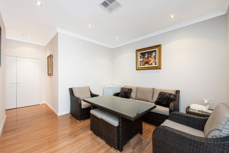 Photo - 4/26 Vivaldi Drive, Mandurah WA 6210 - Image 13