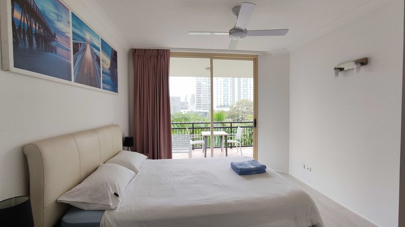 Photo - 426A/1 Paradise Island, Surfers Paradise QLD 4217 - Image 3