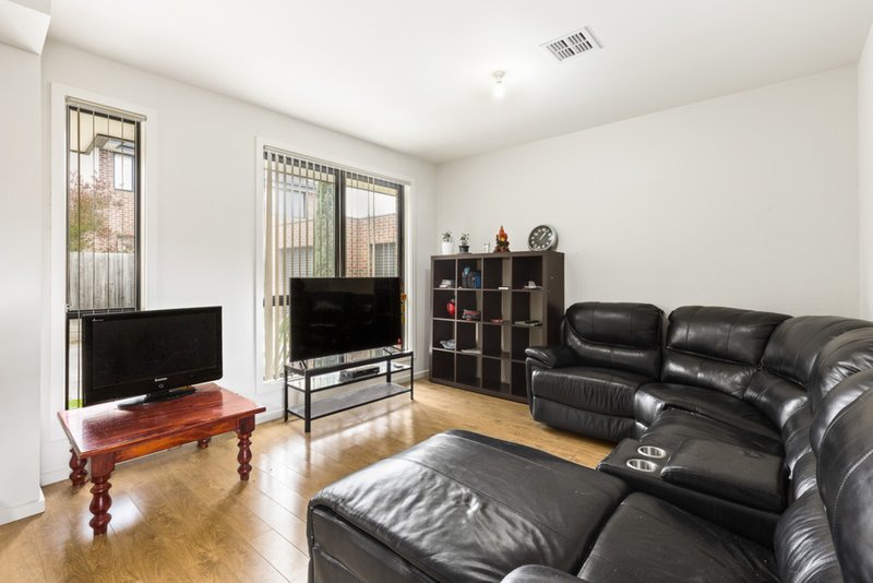 Photo - 4/27-29 Colin Road, Oakleigh South VIC 3167 - Image 2