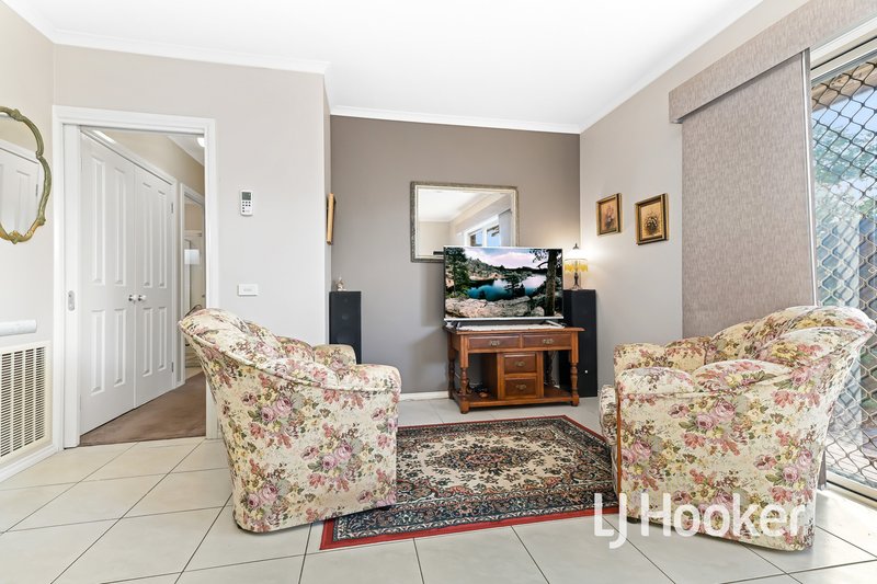 Photo - 4/27-29 Rogers Street, Pakenham VIC 3810 - Image 8