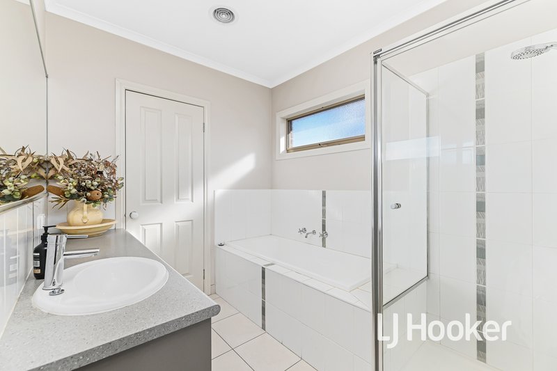 Photo - 4/27-29 Rogers Street, Pakenham VIC 3810 - Image 11