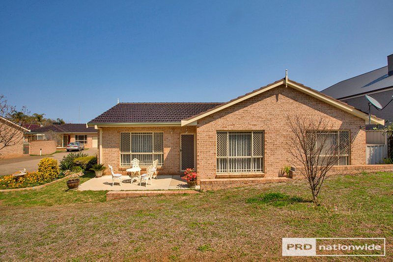 Photo - 4/27-31 Carthage Street, Tamworth NSW 2340 - Image 2