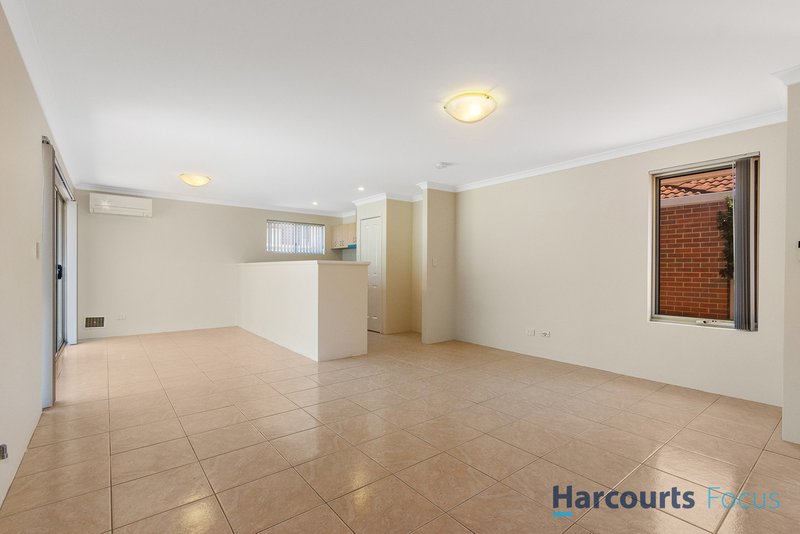 Photo - 4/27 Bickley Road, Cannington WA 6107 - Image 2