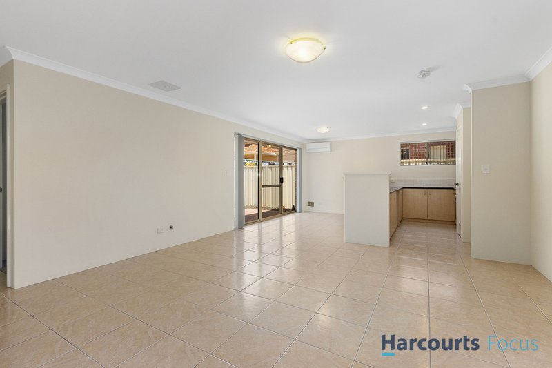 Photo - 4/27 Bickley Road, Cannington WA 6107 - Image 3