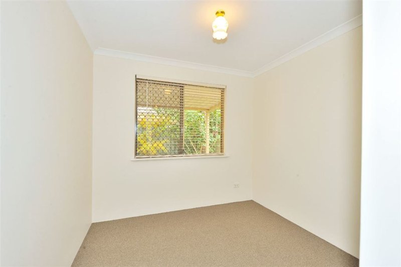 Photo - 4/27 Goongarrie Drive, Cooloongup WA 6168 - Image 11