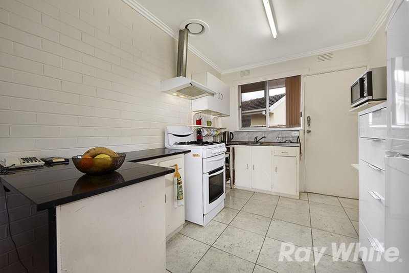 Photo - 4/27 Grenfell Road, Mount Waverley VIC 3149 - Image 3