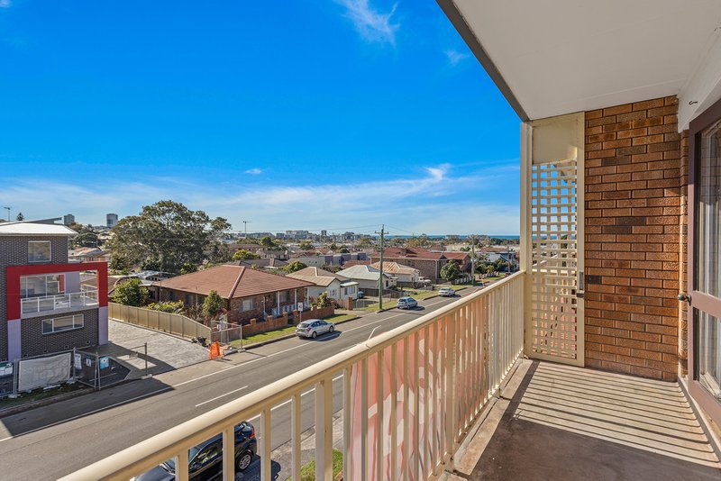 Photo - 4/27 Heaslip Street, Coniston NSW 2500 - Image 2