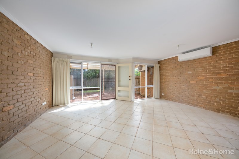 Photo - 4/28-30 Darbyshire Street, Sunbury VIC 3429 - Image 3