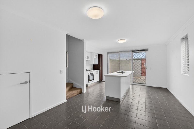 Photo - 4/28 Strickland Street, Bunbury WA 6230 - Image 4